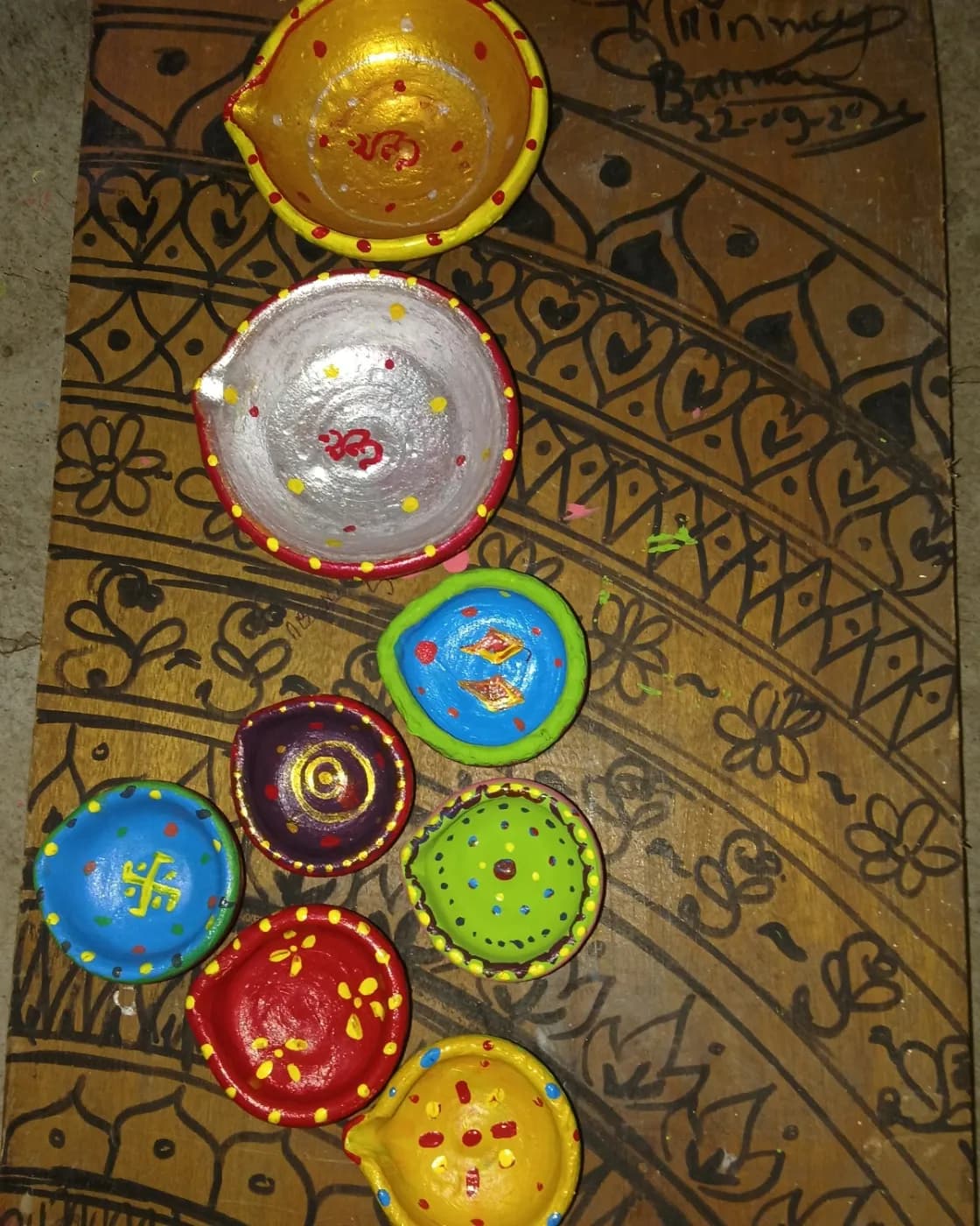 Handmade painted diyas set, photo 3 of 5