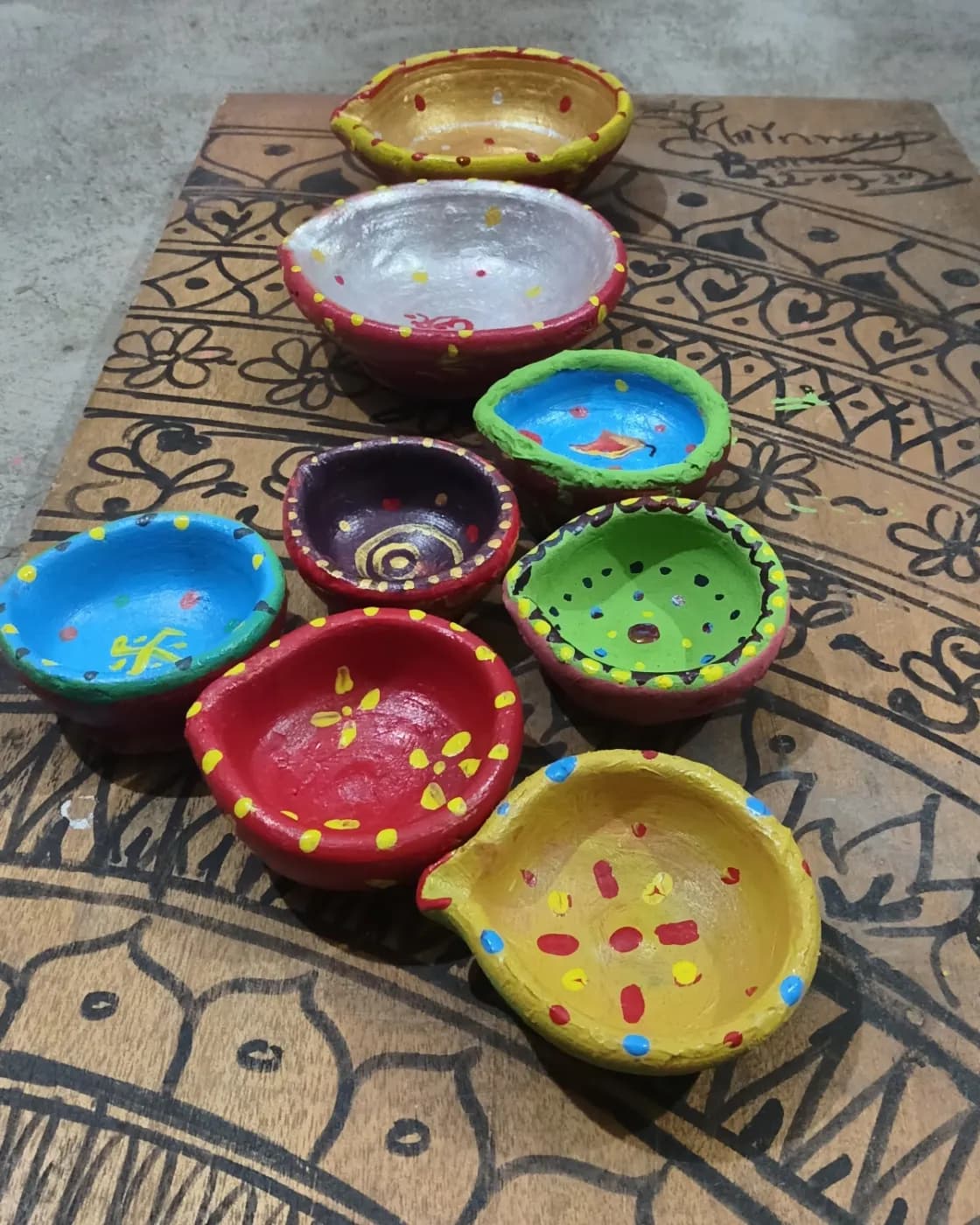 Handmade painted diyas set, photo 4 of 5