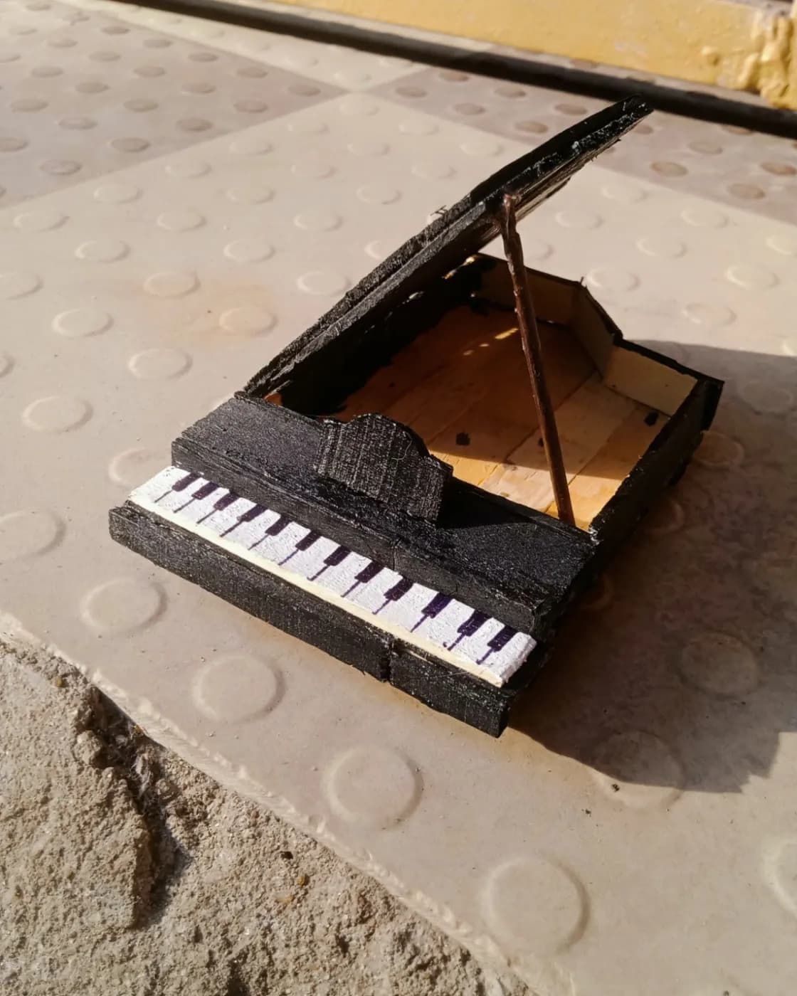 Ice cream stick miniature piano decor, photo 1 of 1