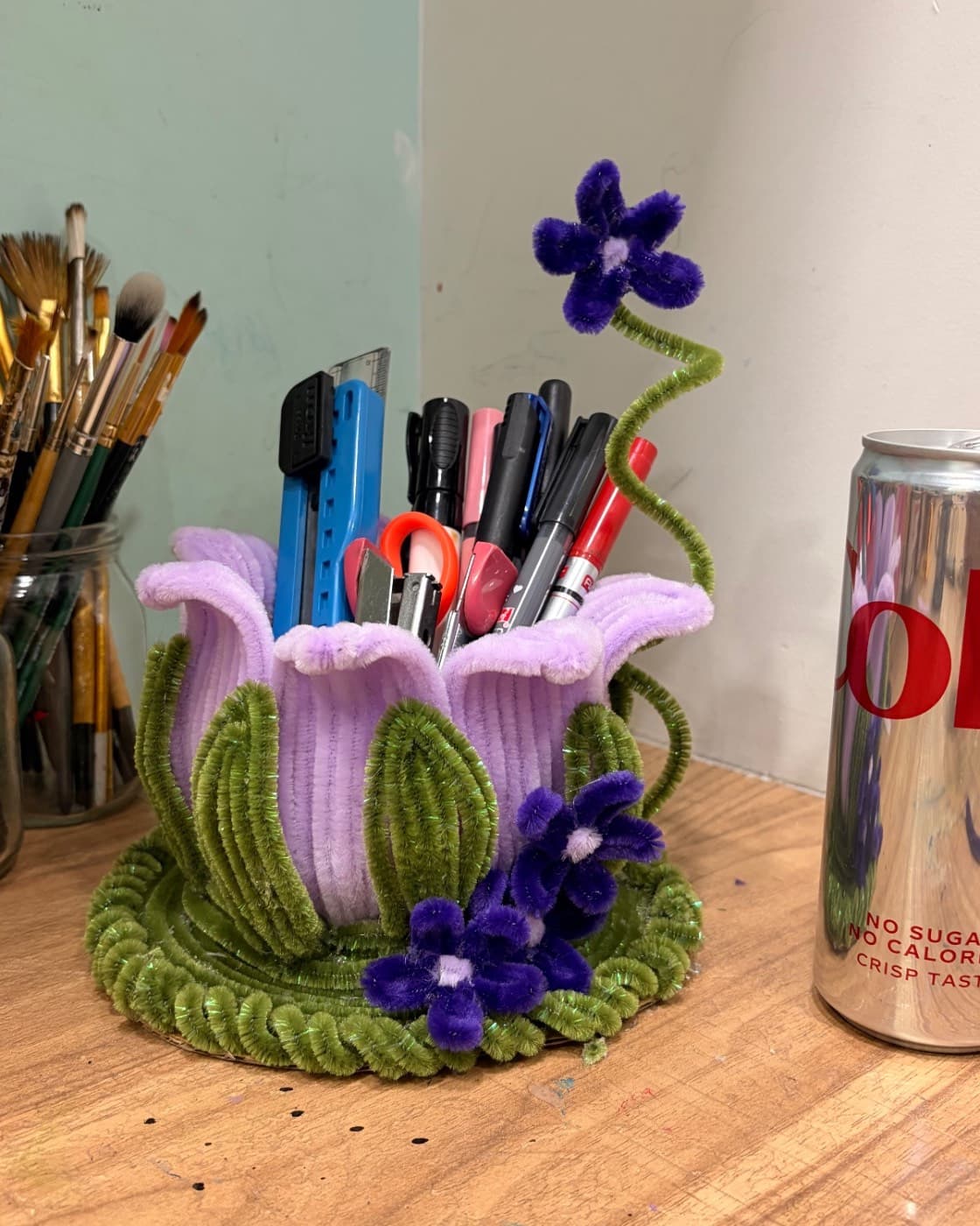 Pipe cleaner floral pen holder, photo 1 of 1