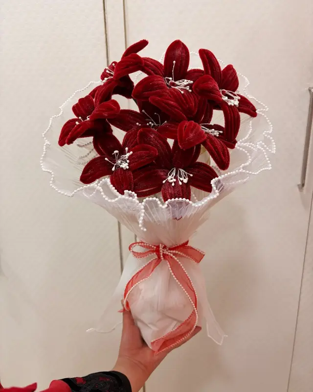 Red Lily Pipe Cleaner Bouquet