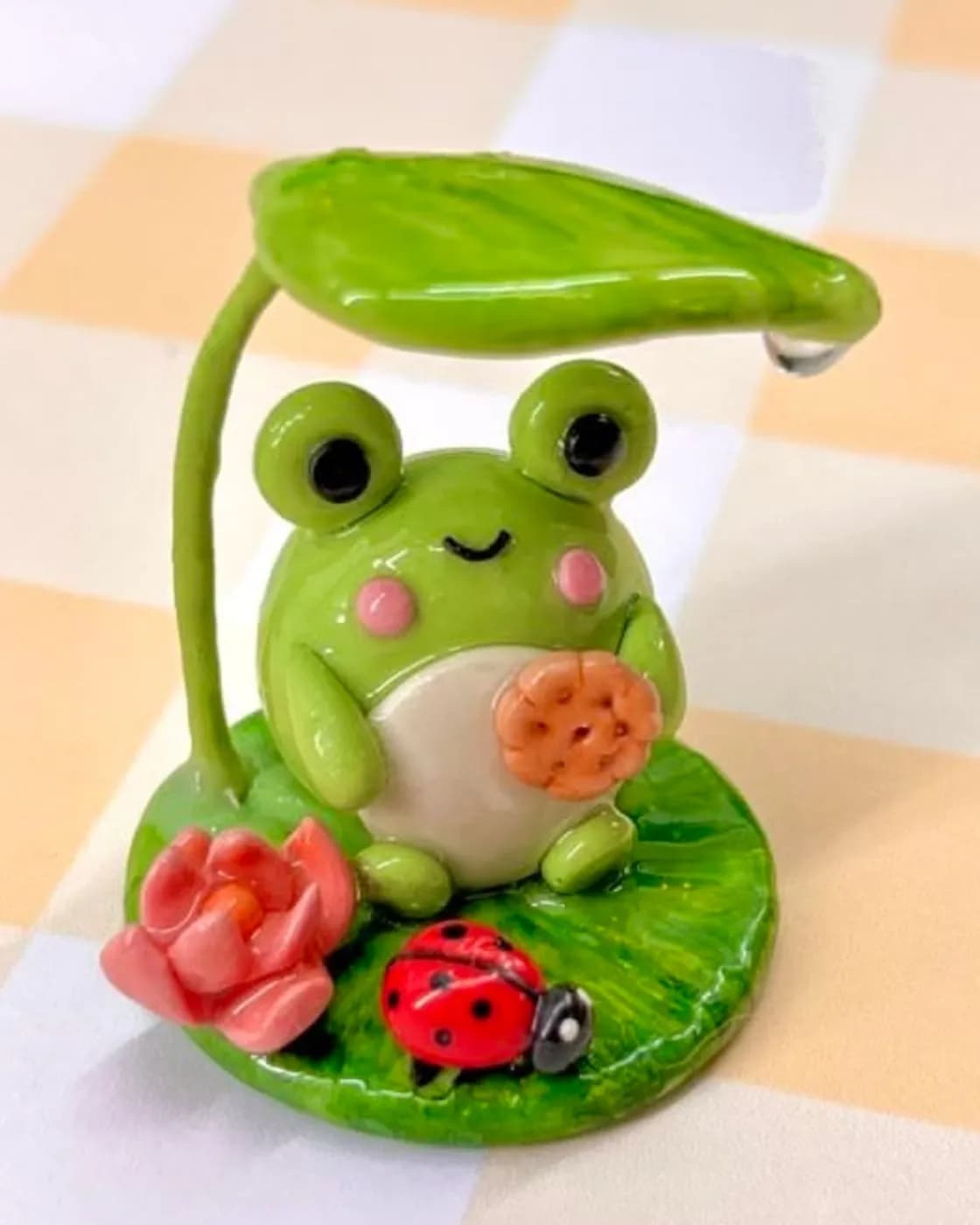 Cute clay frog decorative piece, photo 1 of 1